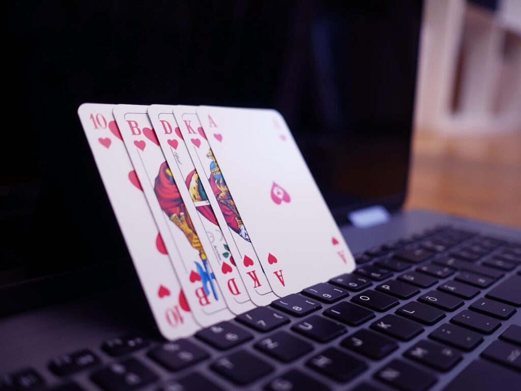 The Advantages of Playing in an Online Casino