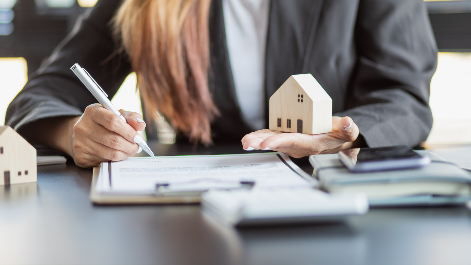 Signs You Need a Real Estate Advisor for Your Next Move