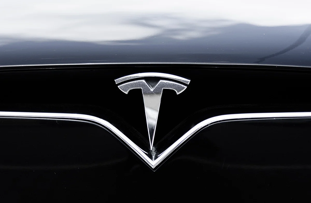 Tesla: Electric Cars, Solar & Clean Energy – Driving the Future of Sustainability