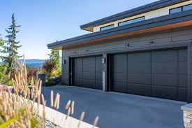 How Can a Homeowner Choose the Right Garage Door Style in Lakewood?